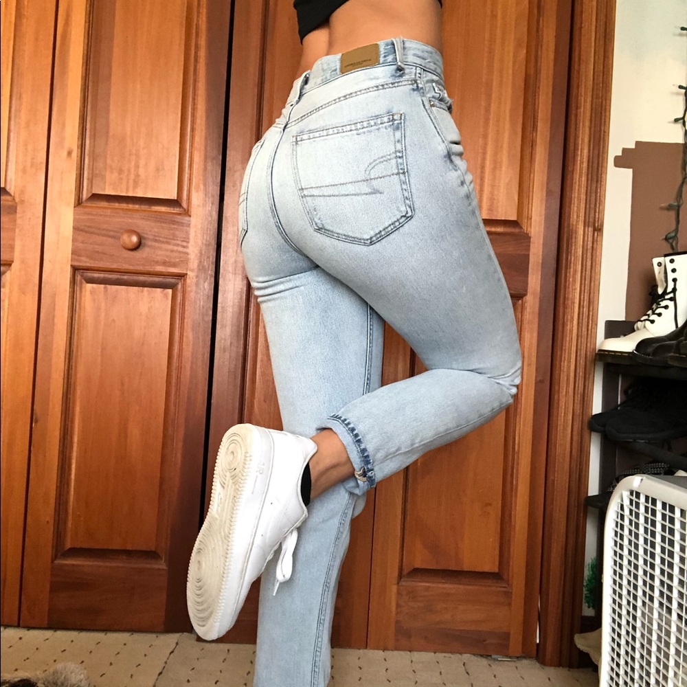 American eagle light wash mom jeans